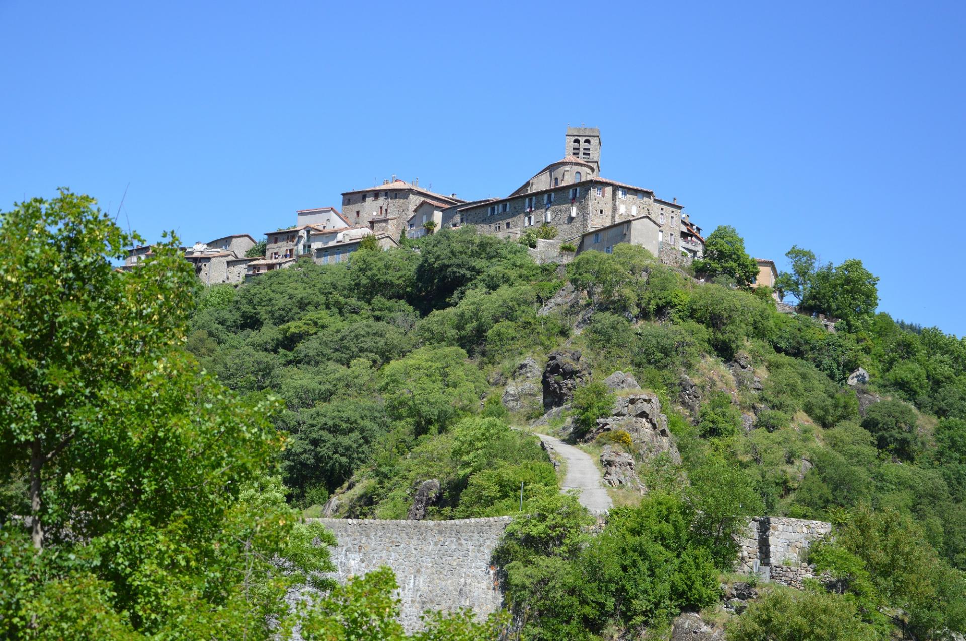 Antraigues sur volane village de jean ferrat