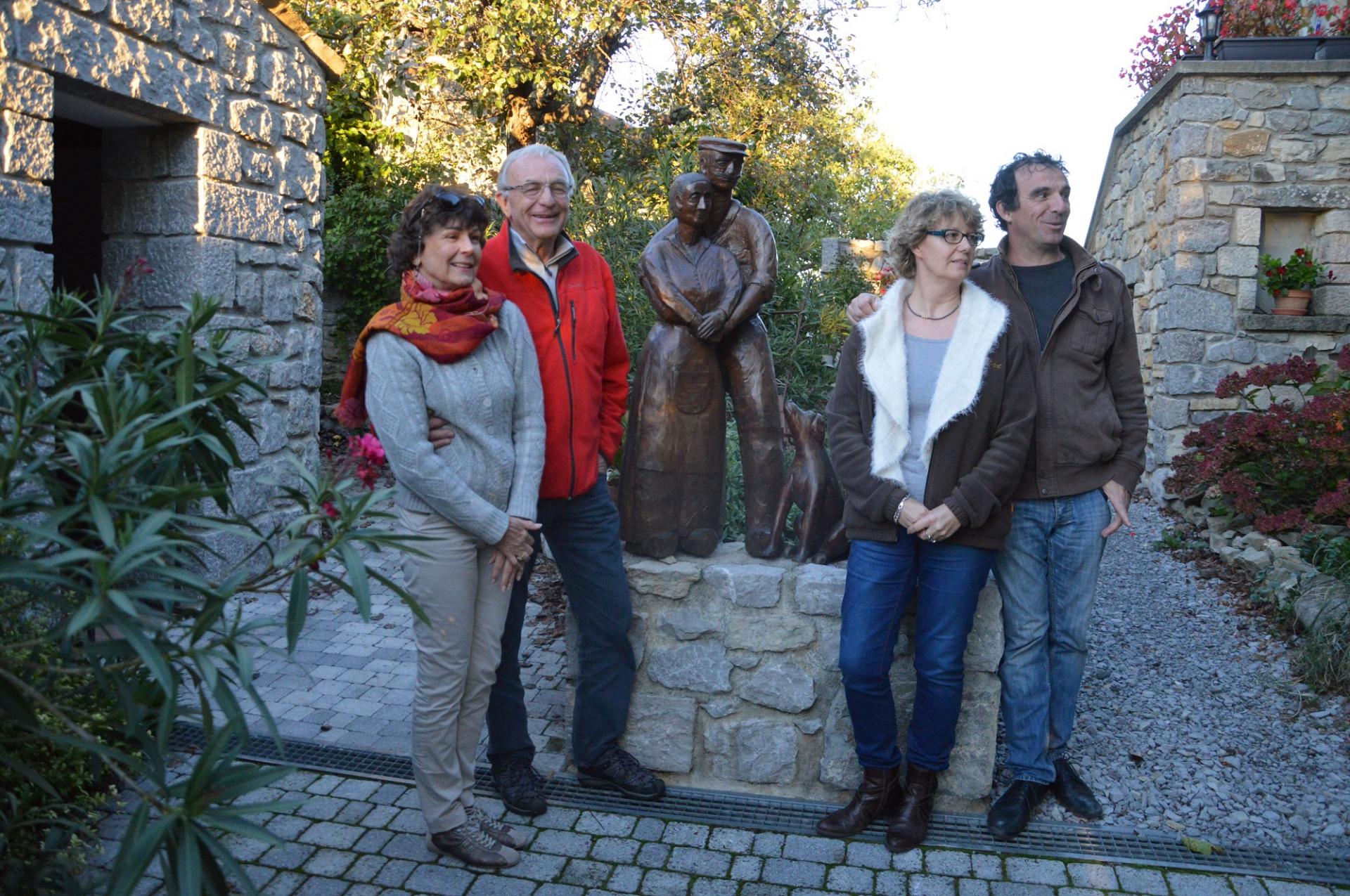 Gilbert olivieri son epouse cecile et jean marc moutet la ferme theatre